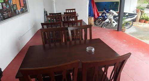 טאנה ראטה Dew Drop Inn מראה חיצוני תמונה